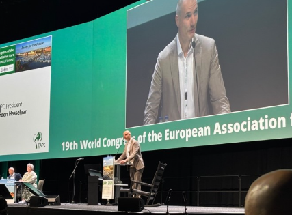 Speaker at palliative care event