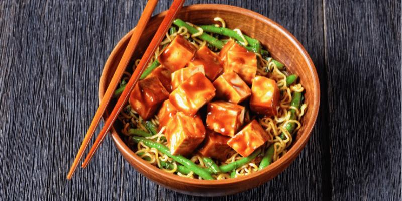 Roasted tofu ramen with green beans.