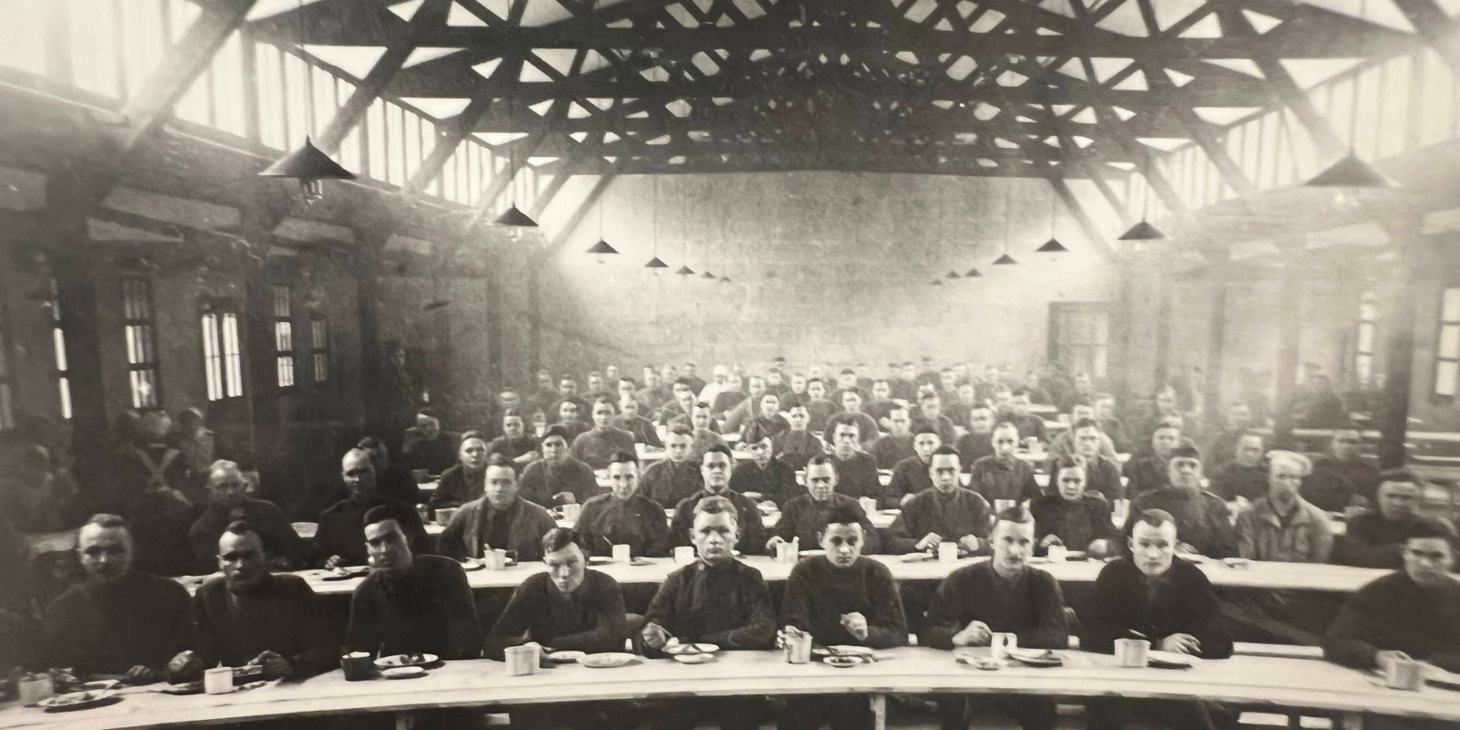 University of Colorado and other enlisted personnel at the 29th Base Hospital mess hall during World War I. 